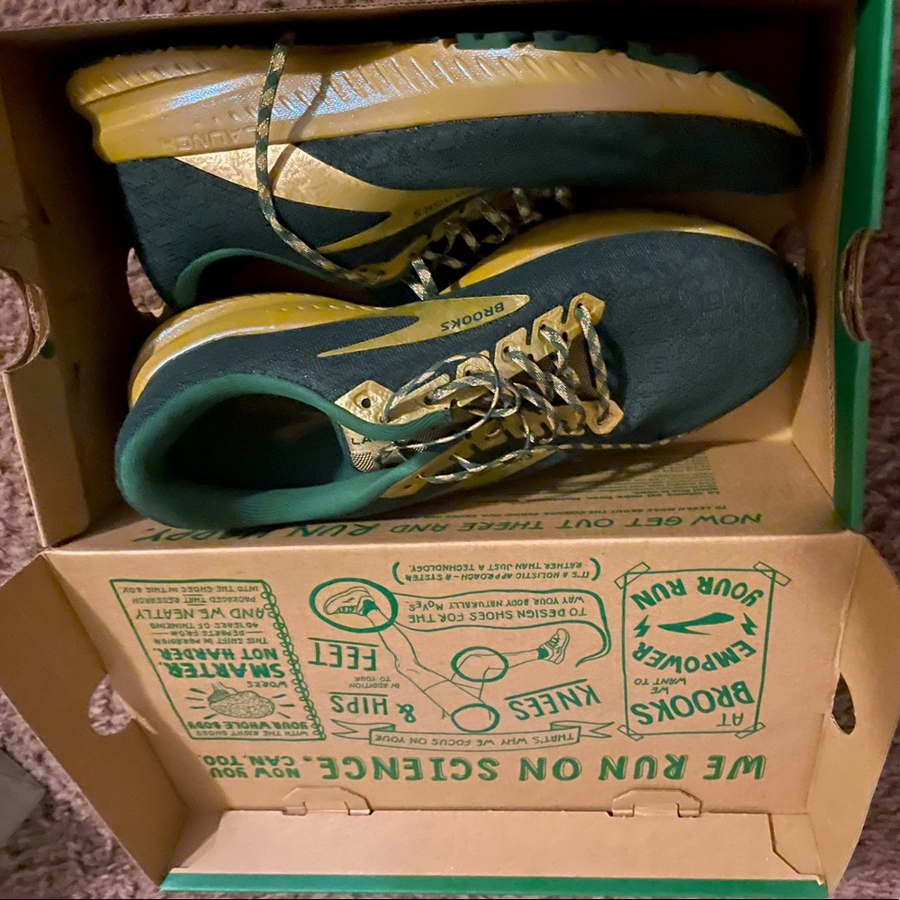 RUN LUCKY BROOKS RUNNING SHOES